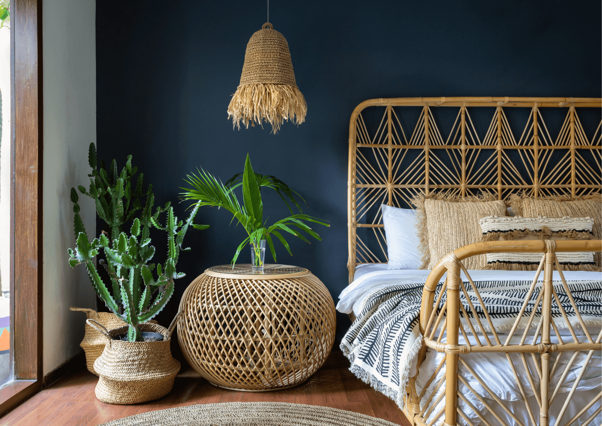 Chambre bleu foncé et canage